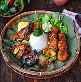 Nasi Jamblang Adalah Makanan Yang Dapat Ditemukan Di Daerah